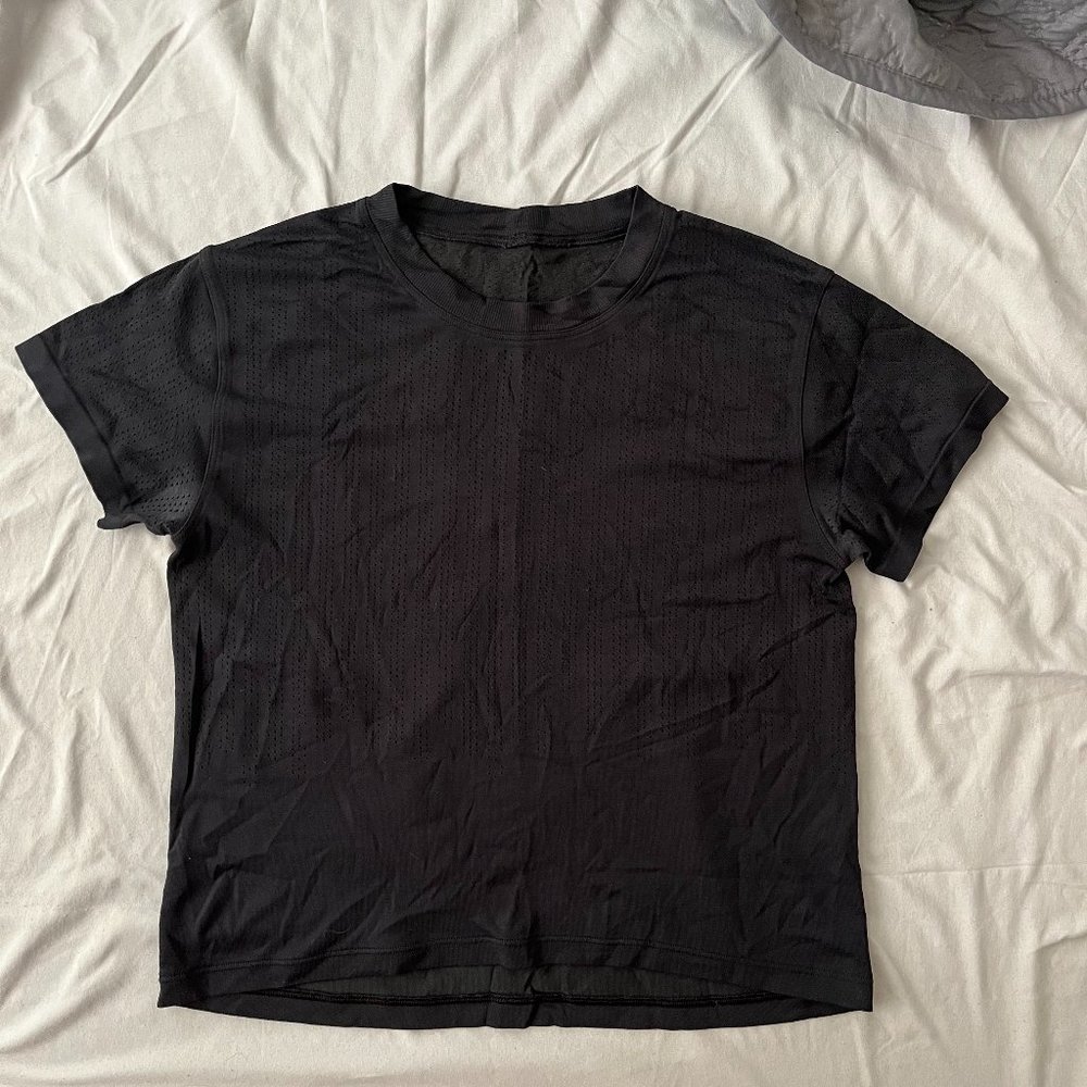 Women's Lululemon Train to Be Short Sleeve Shirt